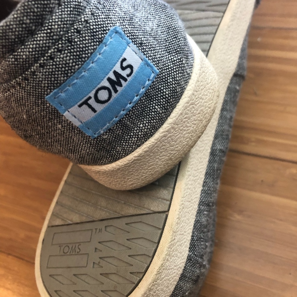 Tom’s Avalon slip on shoe